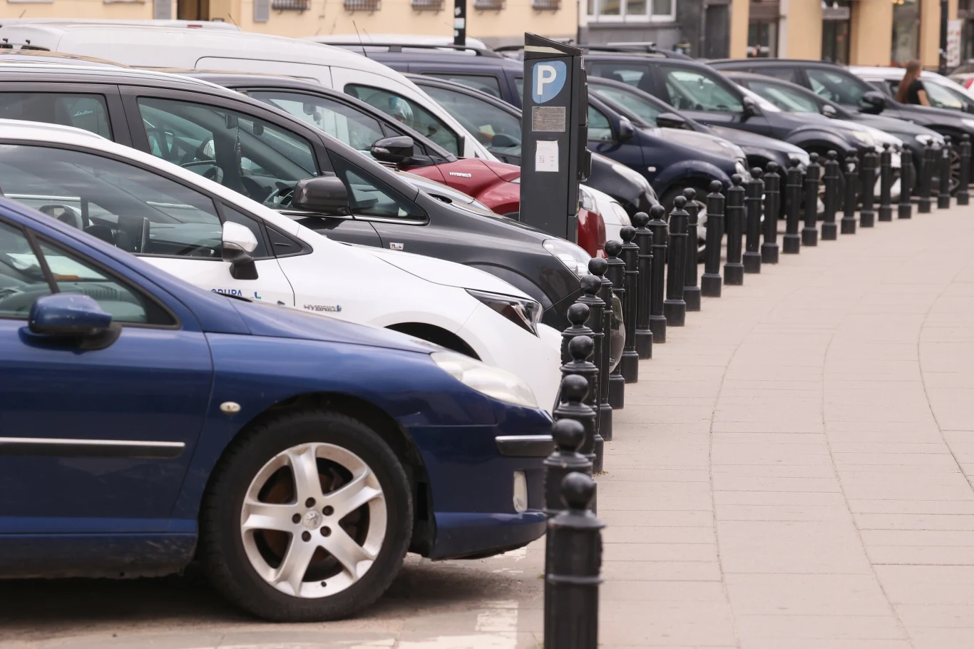 Zmiany w Warszawie. Kierowcy niebawem nie zapłacą za parking za pomocą jednej aplikacji. Warszawa zarobiła miliony dzięki nieopłaconym postojom