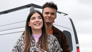 Agata (Natalia Zambrzycka) i Ignacy (Olaf Staszkiewicz) wyruszą wreszcie w od dawna planowaną podróż dookoła świata