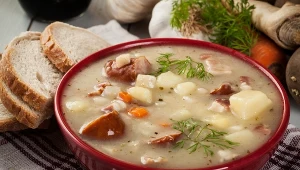 Ta staropolska zupa bije na głowę żurek. Zrobisz ją szybko i łatwo