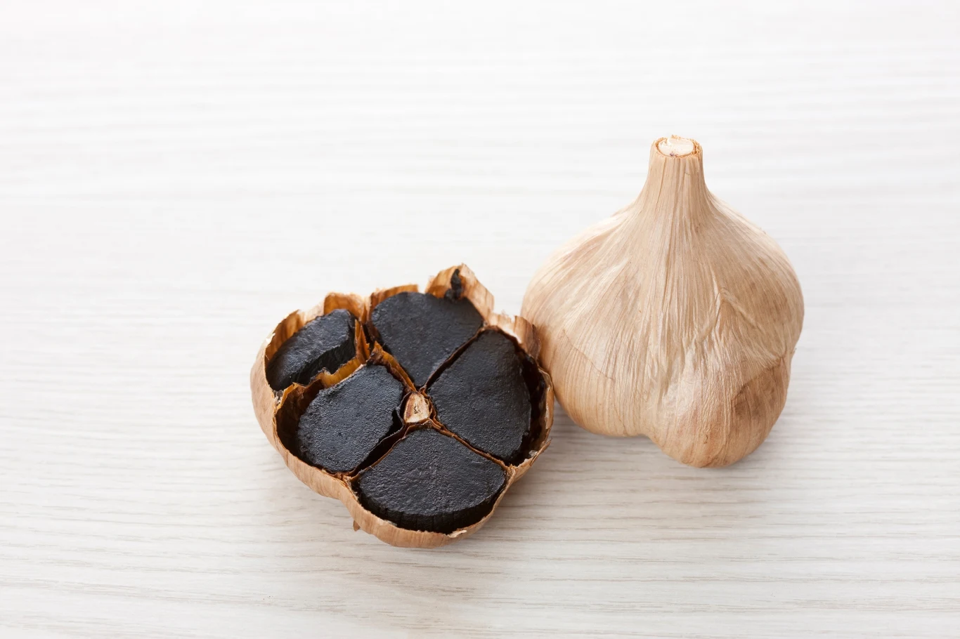 Smak i zapach czosnku w procesie fermentacji zostają złagodzone. 