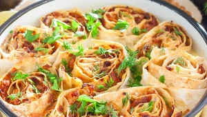 Obiad na co dzień i na wyjątkowe okazje. Cała rodzina pokocha zapiekankę naleśnikową