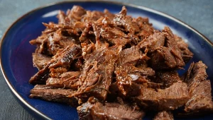 Wołowina będzie rozpływać się w ustach. Tak smażą ja kucharze w dobrych restauracjach