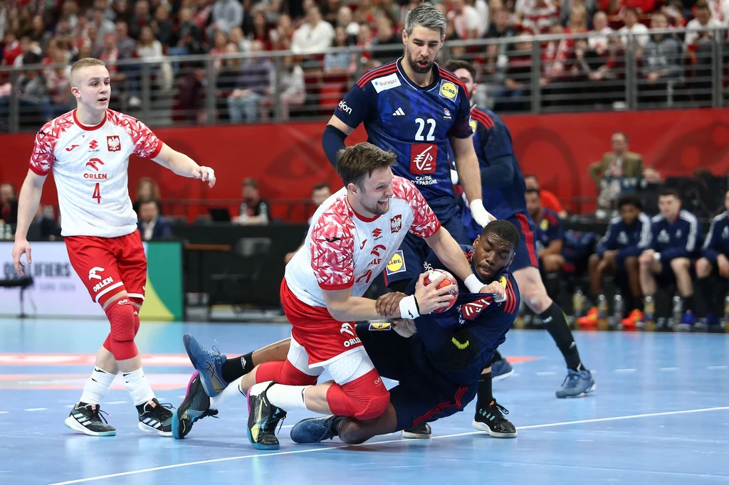 Kamil Syprzak i Luka Karabatić w meczu el. Euro 2024 Kamil Syprzak i Luka Karabatić w meczu el. Euro 2024
