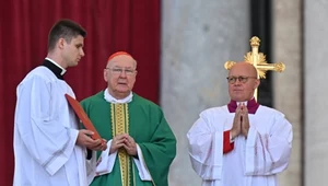 Skarbnik Watykanu. Po śmierci papieża ten kardynał przejmuje stery