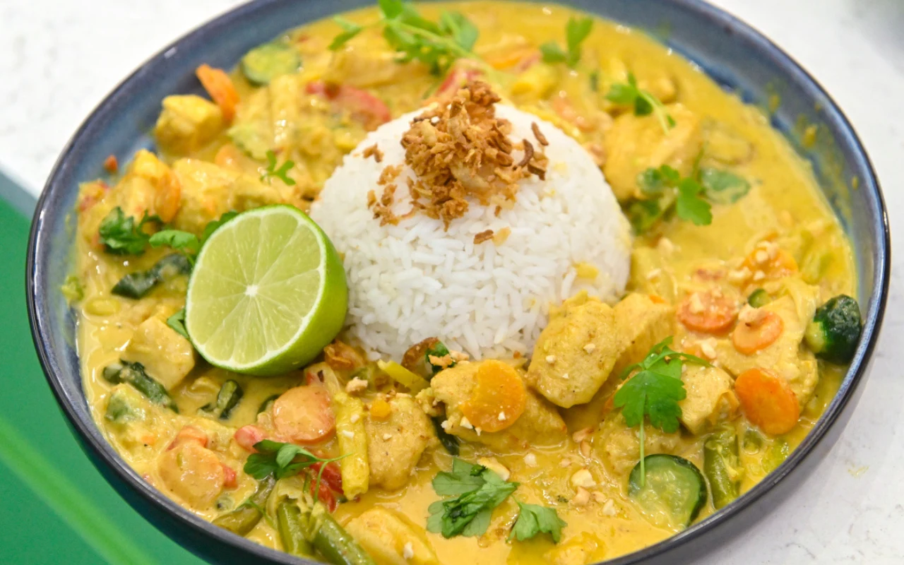 Curry z kurczakiem i ryżem jaśminowym