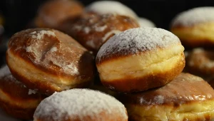 Tak w parę sekund nadziejesz pączki. Banalnie prosty sposób mojej babci