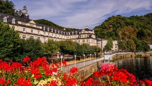 Cesarskie uzdrowisko wpisane na listę UNESCO. Zachwyca architekturą i termami