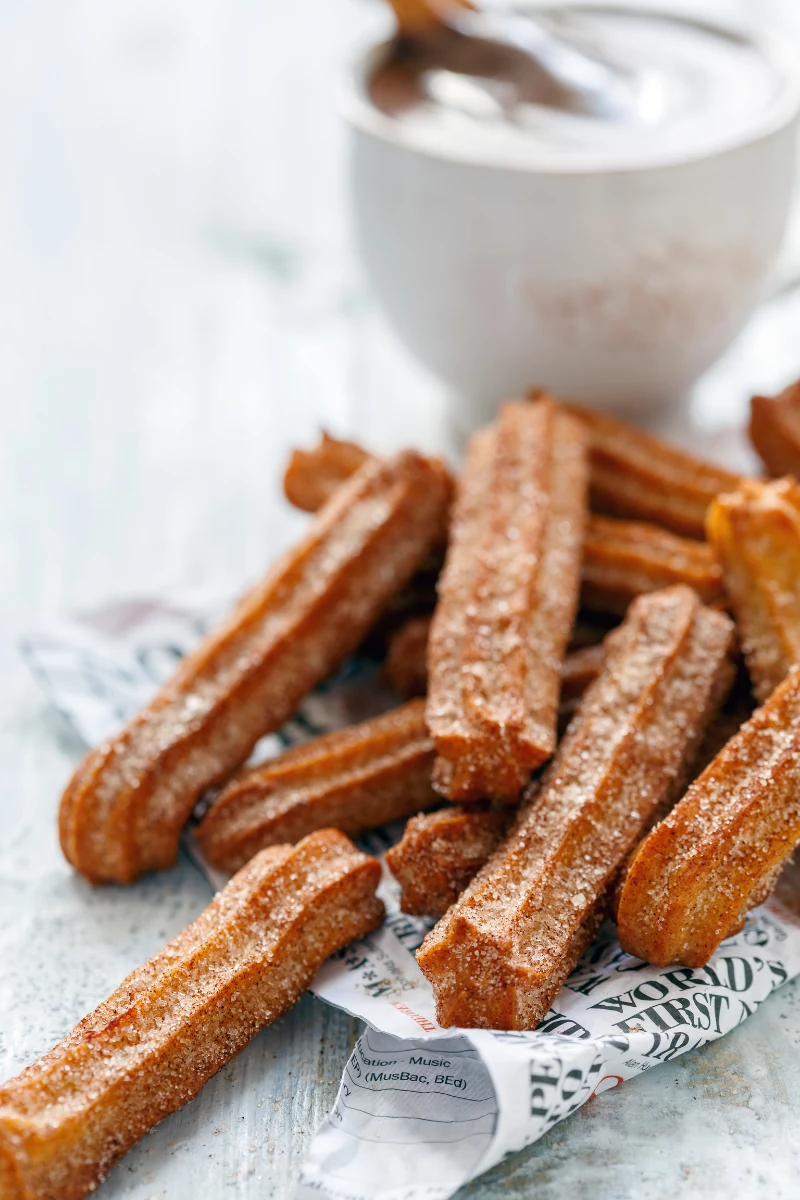 Do zrobienia churros potrzebujesz rękawa cukierniczego i gwiaździstej tylki