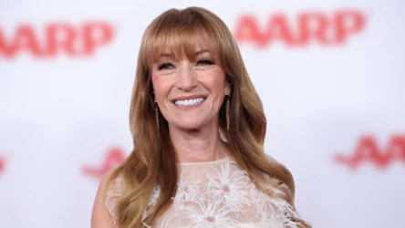 Jane Seymour zachwyca piękną sylwetką w wieku 74 lat. Gwiazda "Doktor Quinn" ma prosty sposób na dobrą formę