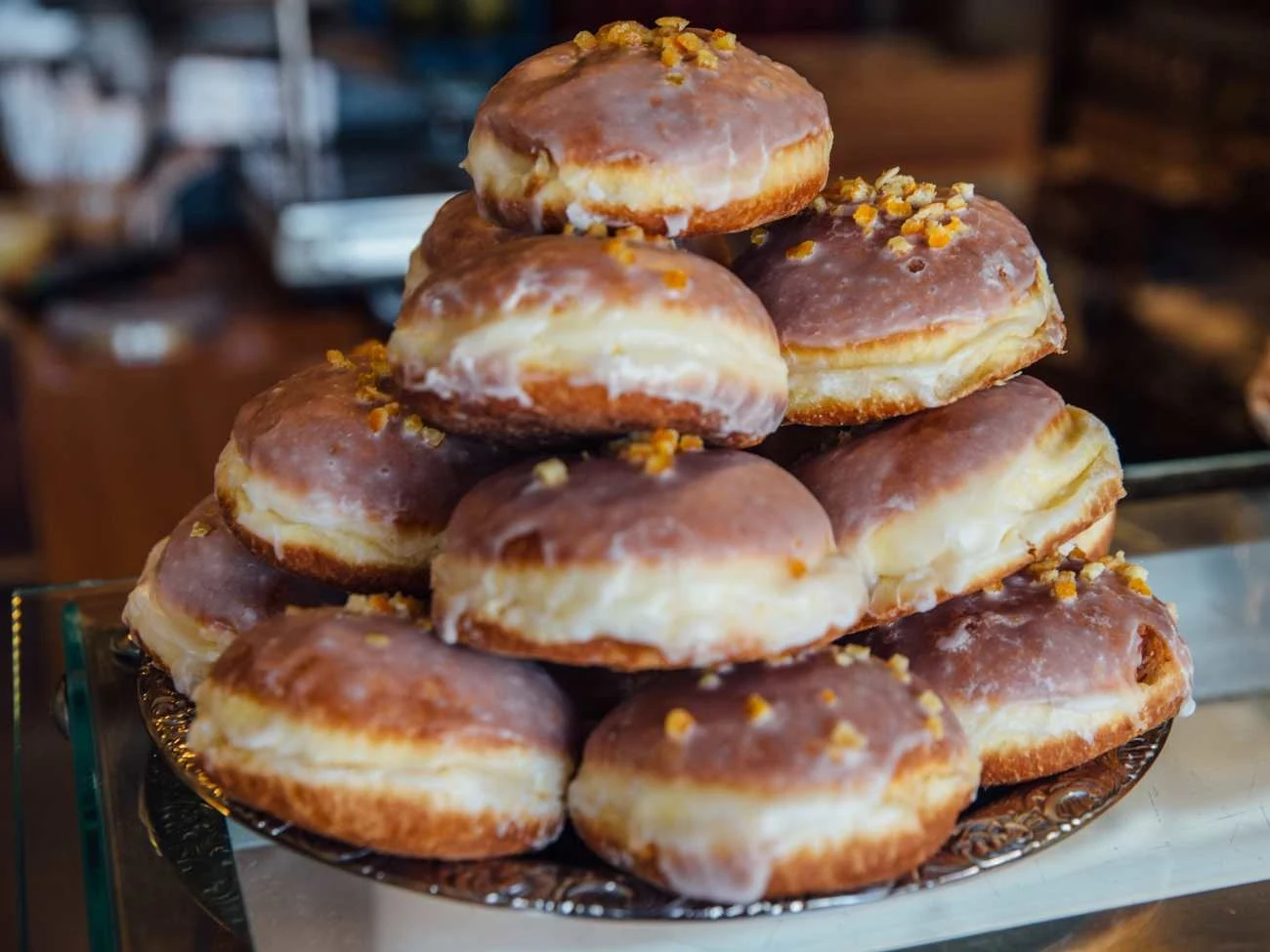 Pączki są kaloryczne. Średnio jeden ma ok. 300 kcal