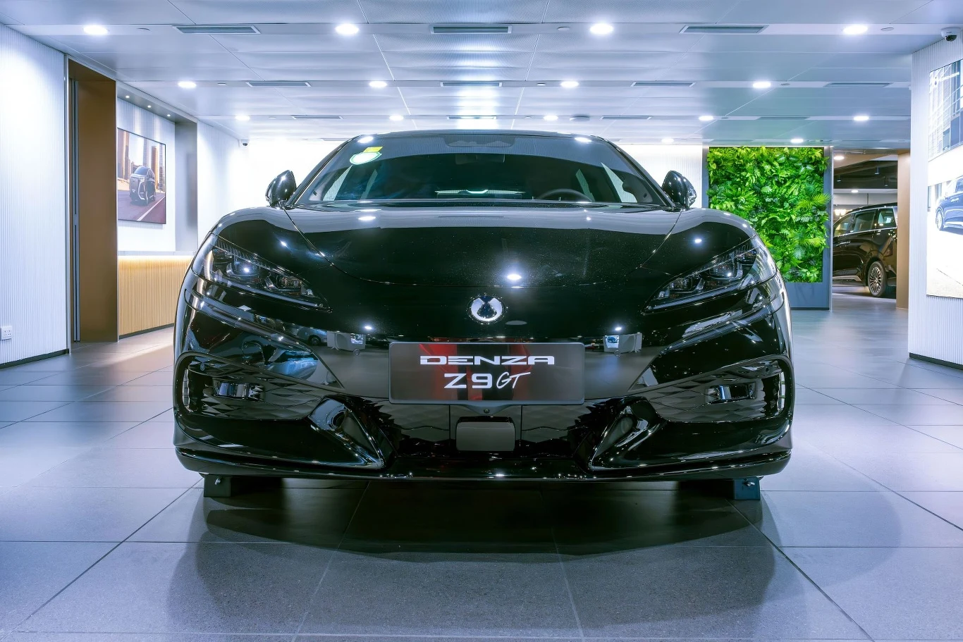 Denza, chińska marka należąca do koncernu BYD, szykuje się do wejścia na rynki europejskie. Denza, chińska marka należąca do koncernu BYD, szykuje się do wejścia na rynki europejskie.