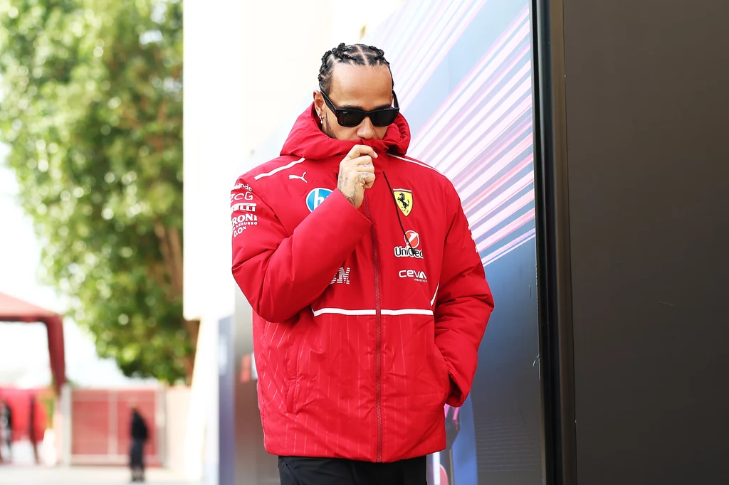 Lewis Hamilton podczas pierwszego dnia testów w Bahrajnie, 26.02.2025 r. Lewis Hamilton podczas pierwszego dnia testów w Bahrajnie, 26.02.2025 r.