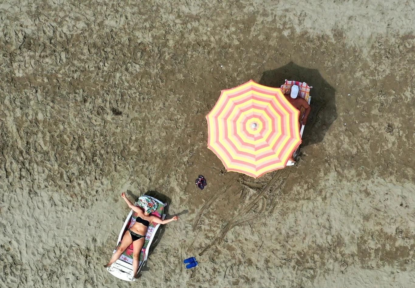 Plaże w Durrës raczej nie przypominają tych ze zdjęć w folderach biur podróży