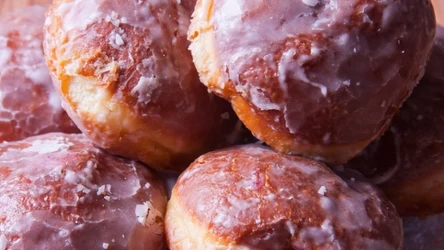 Aby spalić jednego pączka potrzeba co najmniej 60 minut spaceru