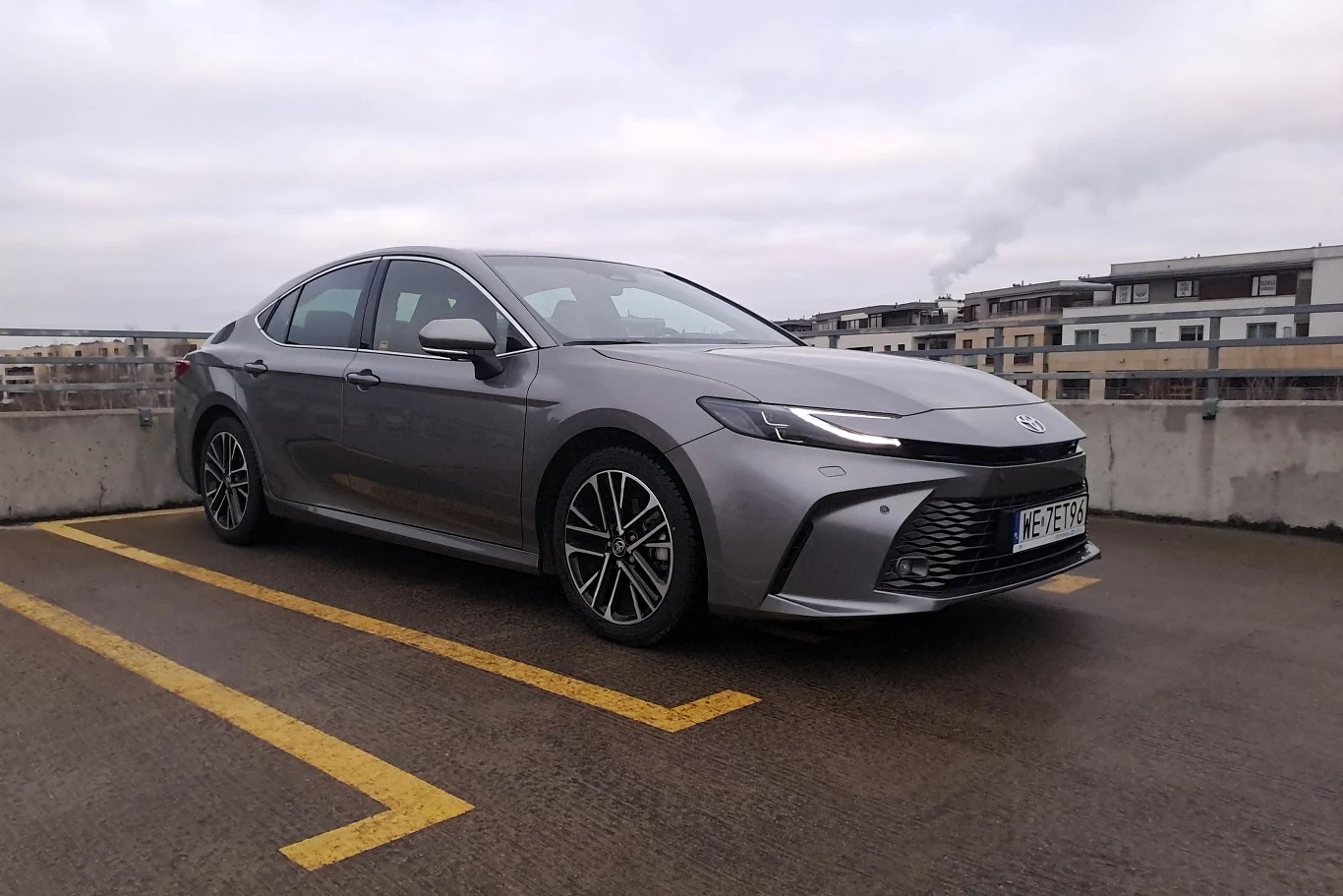 Toyota Camry jest jedynym, oprócz Skody Superb, spalinowym przedstawicielem segmentu D oferowanym przez markę popularną. Toyota Camry jest jedynym, oprócz Skody Superb, spalinowym przedstawicielem segmentu D oferowanym przez markę popularną.