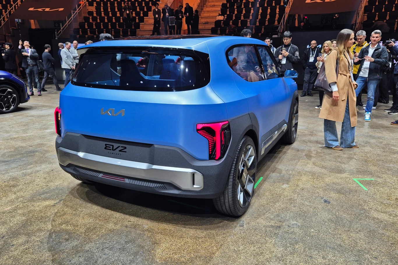 Tył Concept EV2 jest dość pudełkowaty, aby zmaksymalizować ilość dostępnej przestrzeni w kabinie