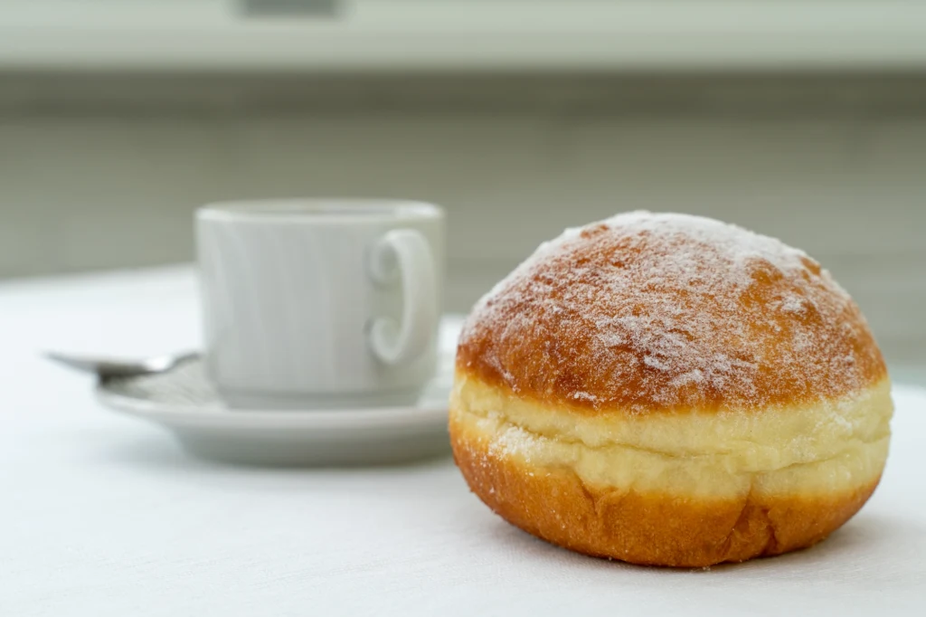 "Dwie minuty w ustach, dwa lata w biodrach". A ile minut potrzeba, by "spalić" pączka?