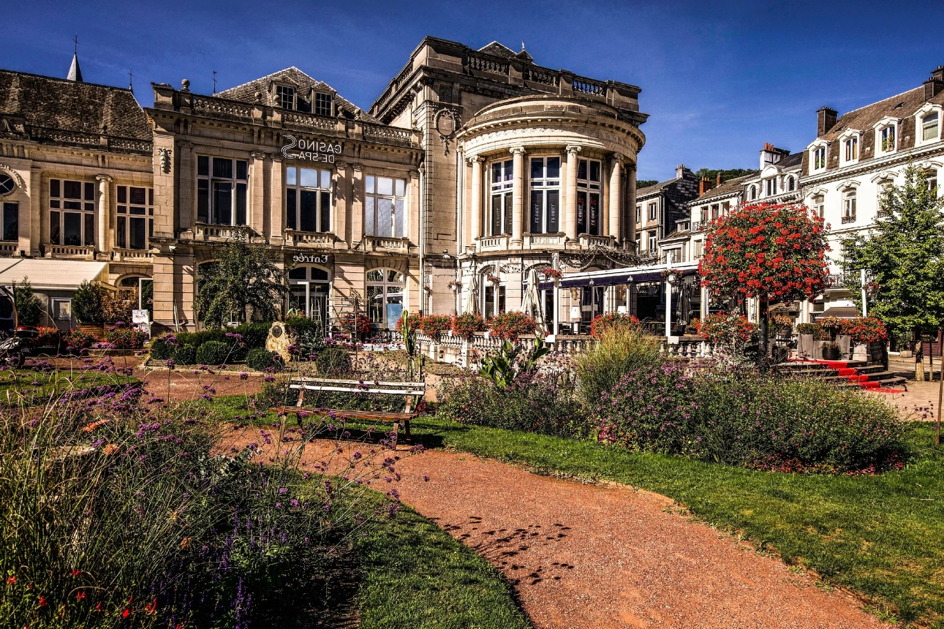 Spa to urokliwe uzdrowisko w Belgii, które ma sporo do zaoferowania. Spa to urokliwe uzdrowisko w Belgii, które ma sporo do zaoferowania.