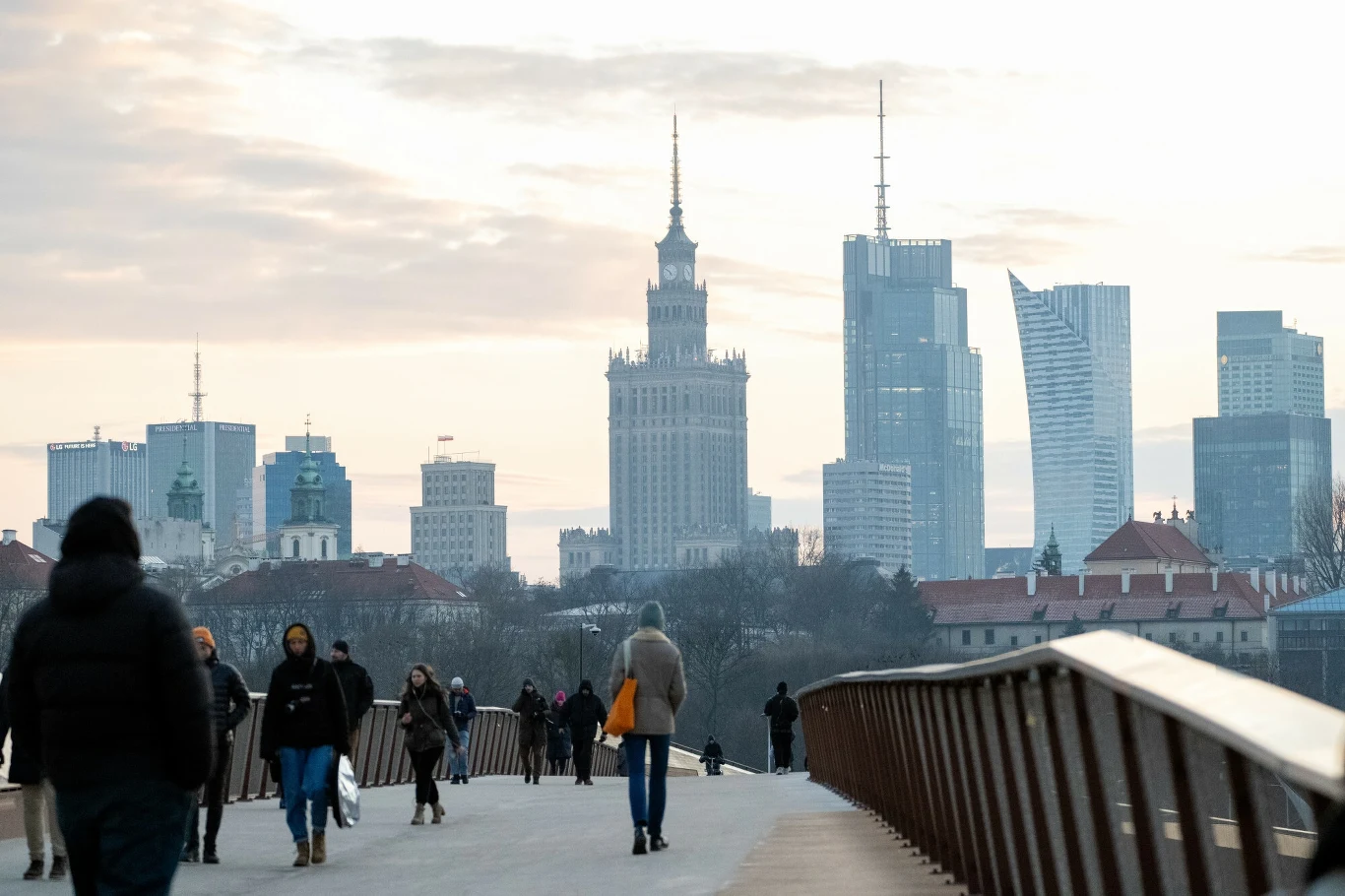 Europejski Bank Odbudowy i Rozwoju (EBOR) obniżył prognozę wzrostu polskiego PKB do 3,4 proc. w 2025 r. Europejski Bank Odbudowy i Rozwoju (EBOR) obniżył prognozę wzrostu polskiego PKB do 3,4 proc. w 2025 r.