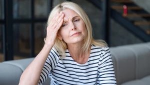 Budzisz się z bólem głowy? Przyczyna może być zaskakująca