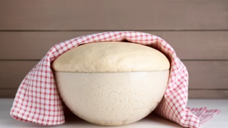 Idealne ciasto drożdżowe z tym składnikiem wychodzi zawsze. Wystarczy, że dodasz jedną łyżkę.