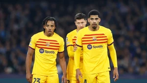 Ronald Araujo (pierwszy z prawej) może niebawem opuścić FC Barcelona mimo... niedawnego przedłużenia kontraktu