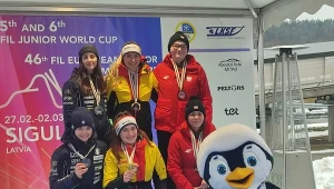 Polki (pierwsze od lewej) z brązowymi medalami mistrzostw Europy juniorek w saneczkarstwie