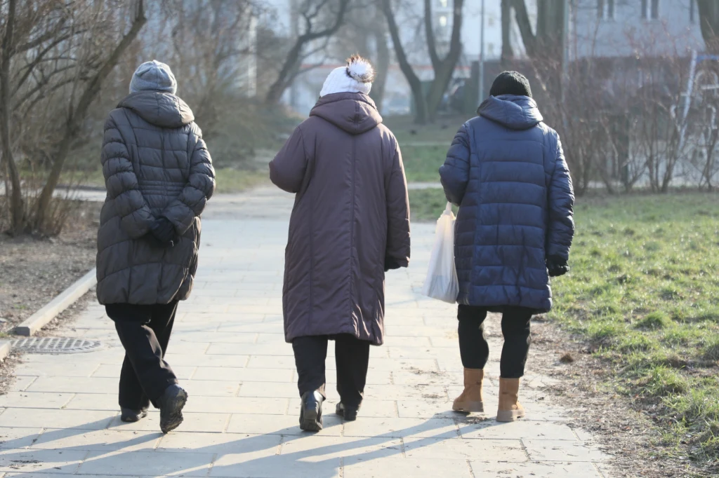 W listopadzie ZUS wyśle dodatek do emerytury w określonych dniach.