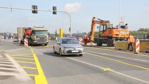 Żółta strzałka na drodze. Nie pojedziesz zgodnie z nią możesz dostać 250 zł mandatu