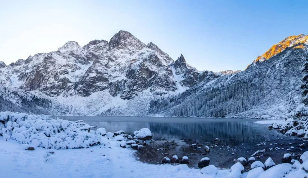 Jezioro Morskie Oko zimą