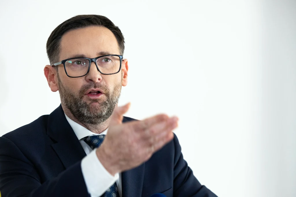 Daniel Obajtek krytykuje Komisję Europejską za politykę energetyczną i chwali Donalda Trumpa za dbanie o interesy swojego kraju