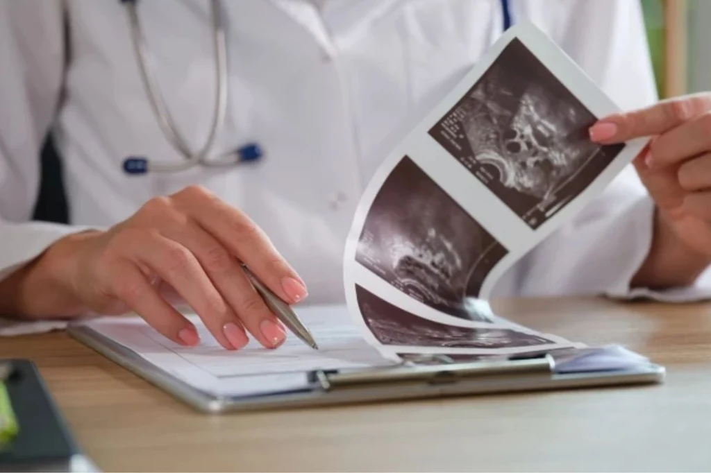 Przed wykonaniem planowanej operacji, lekarz może zlecić dodatkowe badania. Są to m.in badania krwi lub USG albo TK