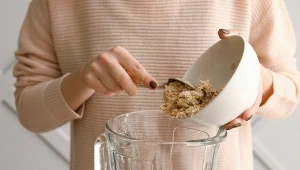 Syci na długo i pomaga schudnąć. Dodawaj do posiłków, a przestaniesz podjadać