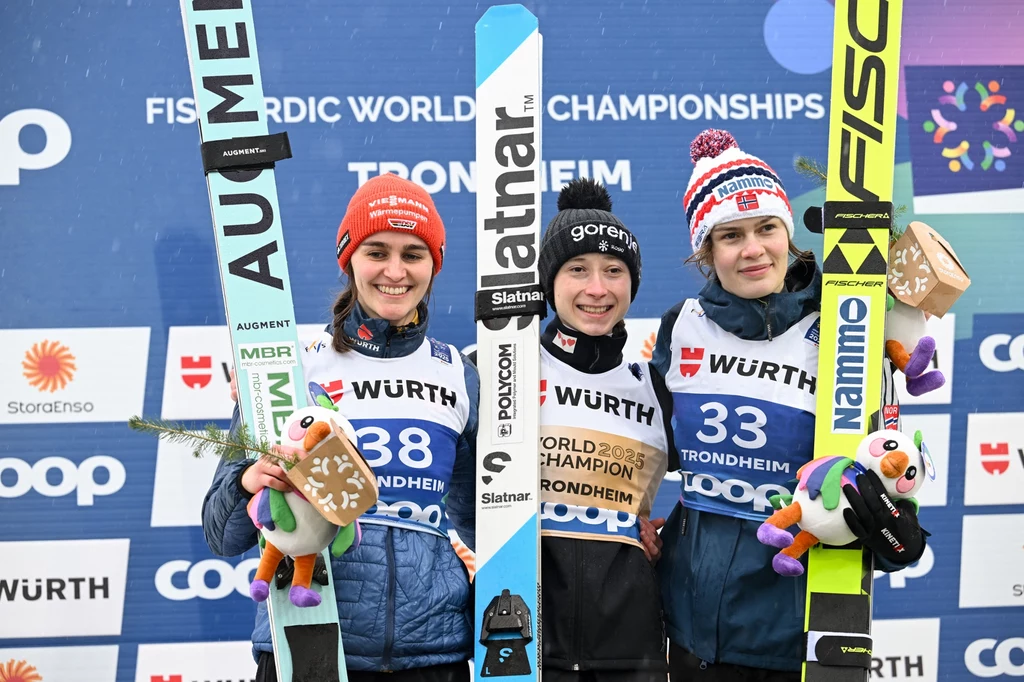 Selina Freitag, Nika Prevc i Anna Odine Stroem - medalistki MŚ w Trondheim Selina Freitag, Nika Prevc i Anna Odine Stroem - medalistki MŚ w Trondheim