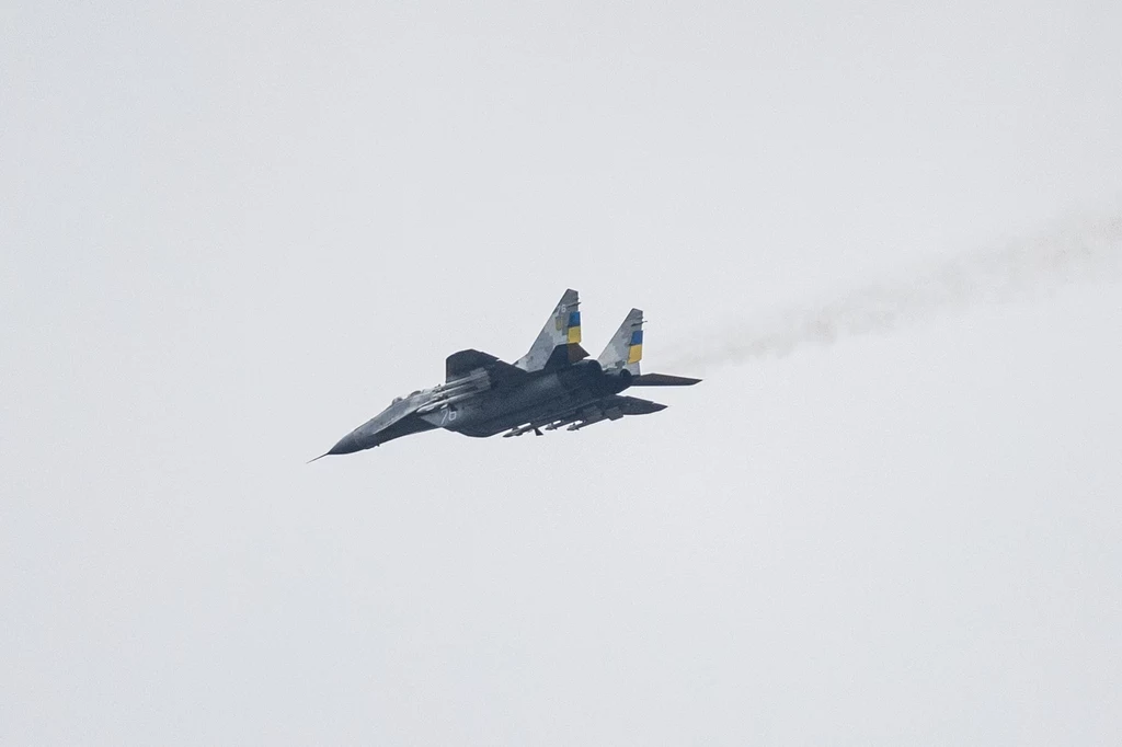 Ukraiński MiG-29. W trakcie wojny z Rosją ten model myśliwca przystosowano do przenoszenia rakiet powietrze-ziemia Ukraiński MiG-29. W trakcie wojny z Rosją ten model myśliwca przystosowano do przenoszenia rakiet powietrze-ziemia
