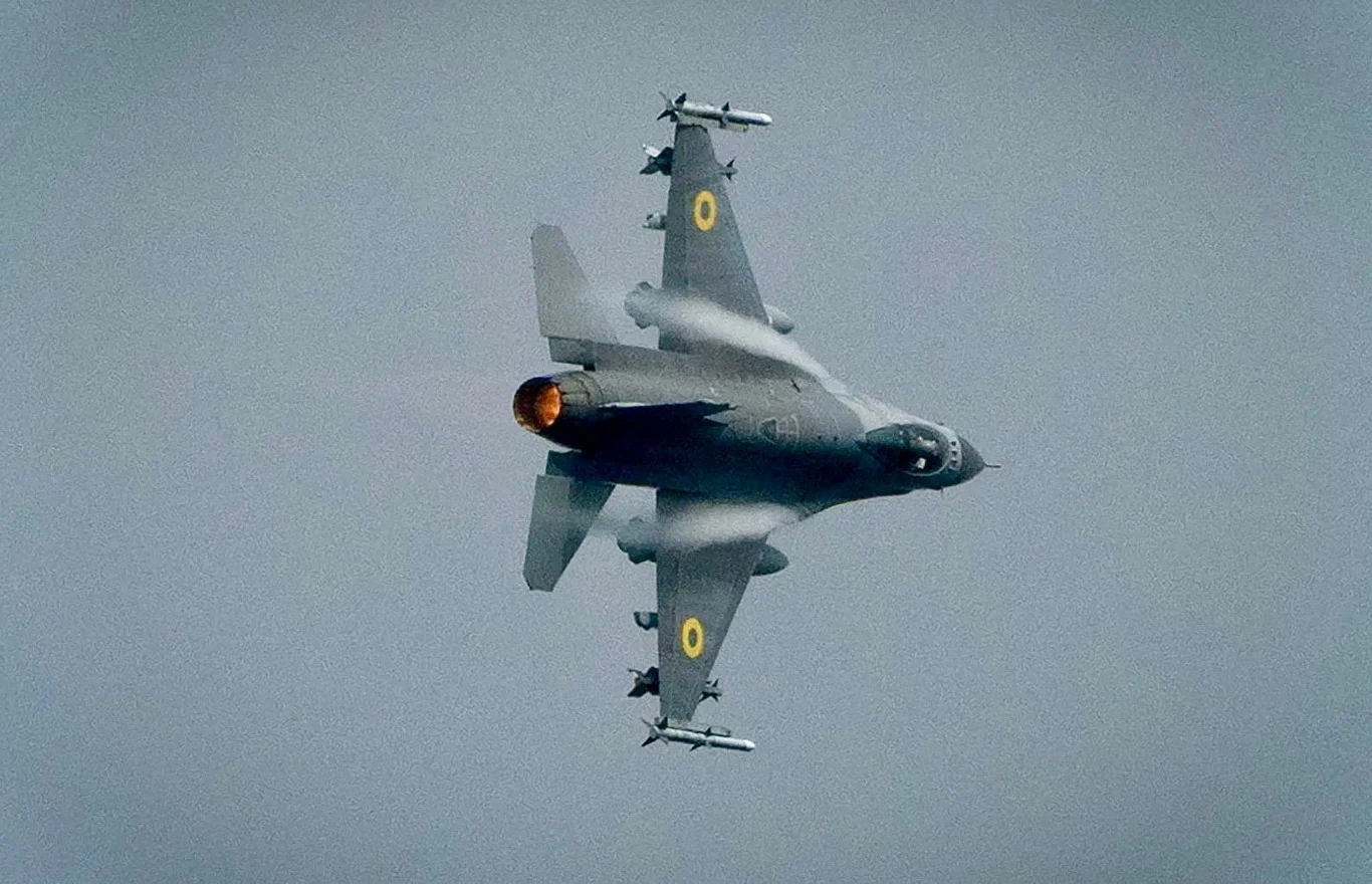 Jednym z kolejnych pomysłów ograniczenia wsparcia Ukrainy przez USA jest zaprzestanie szkolenia ukraińskich pilotów na zachodnie maszyny jak F-16