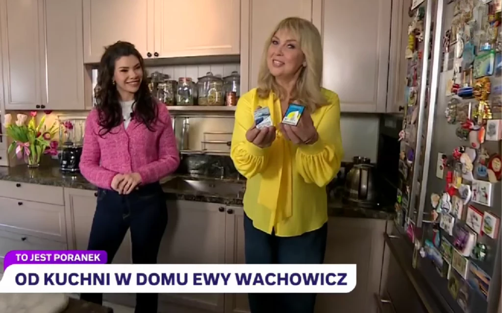 Ewa Wachowicz pokazuje swoją kolekcję magnesów 