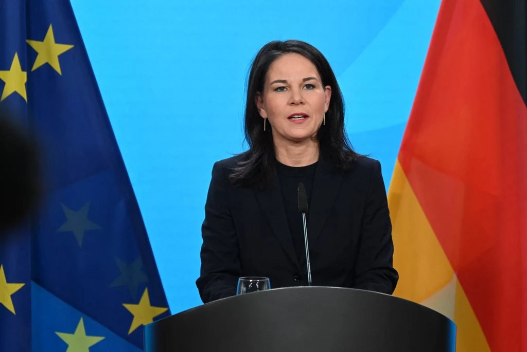 Szefowa niemieckiej dyplomacji Annalena Baerbock podczas wystąpienia w MSZ 1 marca, dzień po spotkaniu Trumpa z Zełenskim Szefowa niemieckiej dyplomacji Annalena Baerbock podczas wystąpienia w MSZ 1 marca, dzień po spotkaniu Trumpa z Zełenskim