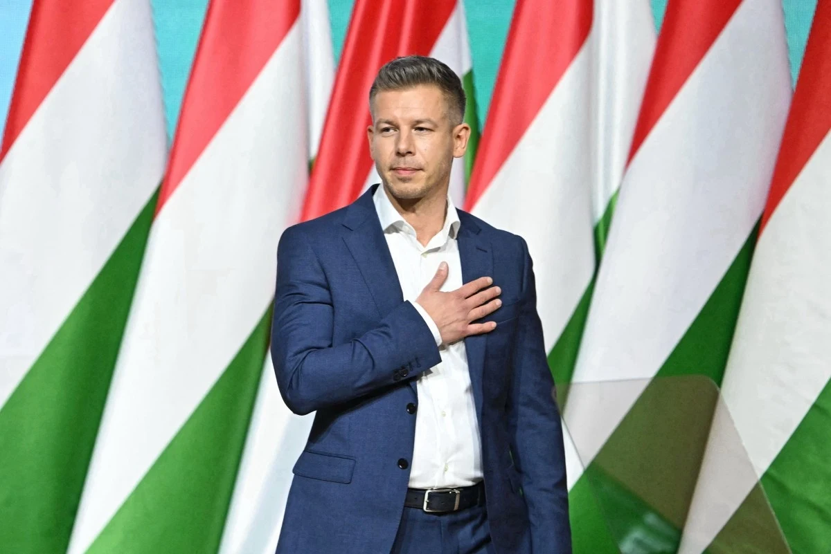 Lider węgierskiej opozycji Peter Magyar podczas wiecu partii TISZA Lider węgierskiej opozycji Peter Magyar podczas wiecu partii TISZA
