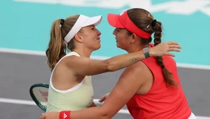 Ellen Perez (z lewej) wspólnie z Jeleną Ostapenko wygrała niedawno turniej w Abu Zabi. W Meridzie została zatrzymana przez duet z Katarzyną Piter w składzie