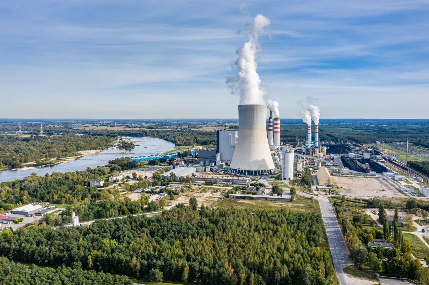 Posłowie PiS protestują w obronie elektrowni w Kozienicach należącej do Enei Posłowie PiS protestują w obronie elektrowni w Kozienicach należącej do Enei