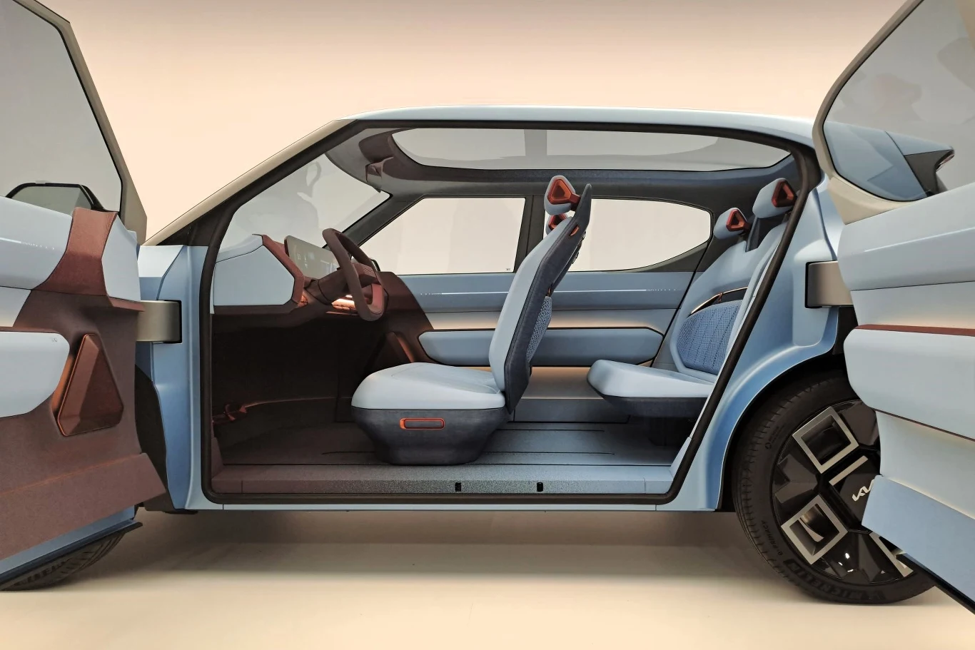 Kia Concept EV2 wyposażona jest w tylne drzwi otwierane pod wiatr. Wątpliwe jest raczej, by takie rozwiązanie trafiło do auta produkcyjnego.