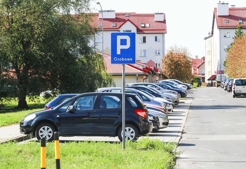 Rząd znów idzie na rękę deweloperom. Będzie mniej miejsc do parkowania