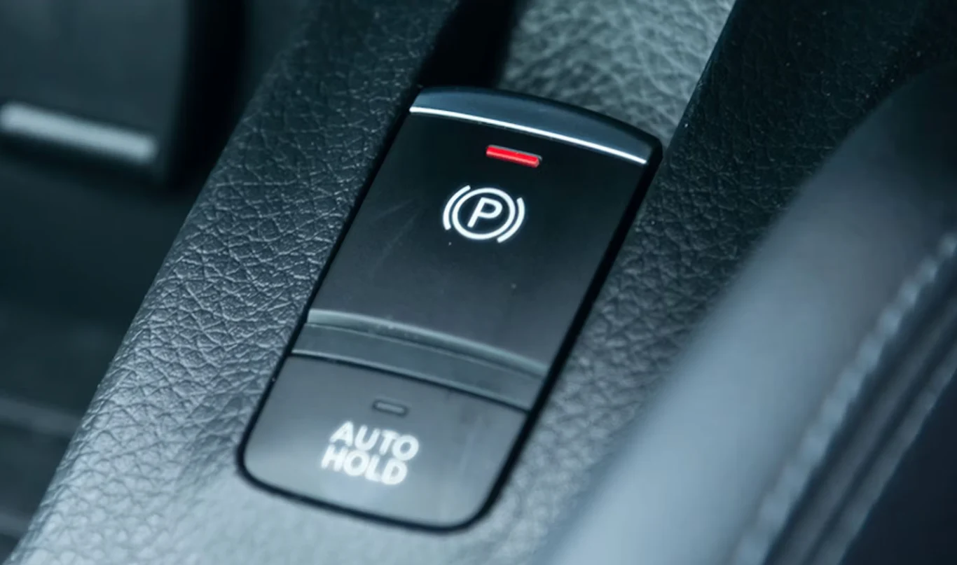 Obecnie niemal wszystkie współczesne samochody wyposażone są w elektrycznie sterowany hamulec postojowy, rozpoznawalny po przycisku lub małej dźwigni z symbolem hamulca, zazwyczaj umieszczonym na konsoli środkowej. Obecnie niemal wszystkie współczesne samochody wyposażone są w elektrycznie sterowany hamulec postojowy, rozpoznawalny po przycisku lub małej dźwigni z symbolem hamulca, zazwyczaj umieszczonym na konsoli środkowej.