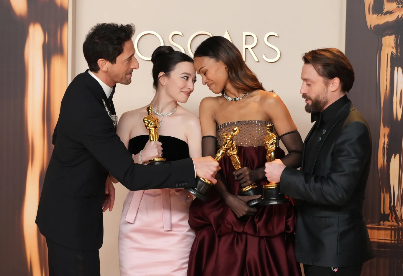 Adrien Brody, Mikey Madison, Zoe Saldaña i Kieran Culkin z Oscarami (2 marca 2025) Adrien Brody, Mikey Madison, Zoe Saldaña i Kieran Culkin z Oscarami (2 marca 2025)
