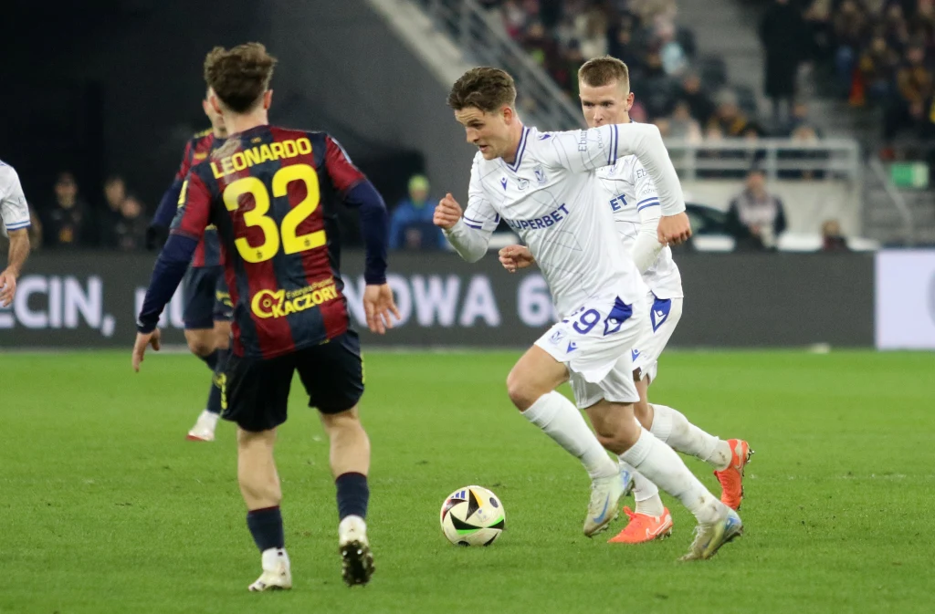 Lider został w Poznaniu. Pogoń Szczecin przegrała z Lechem