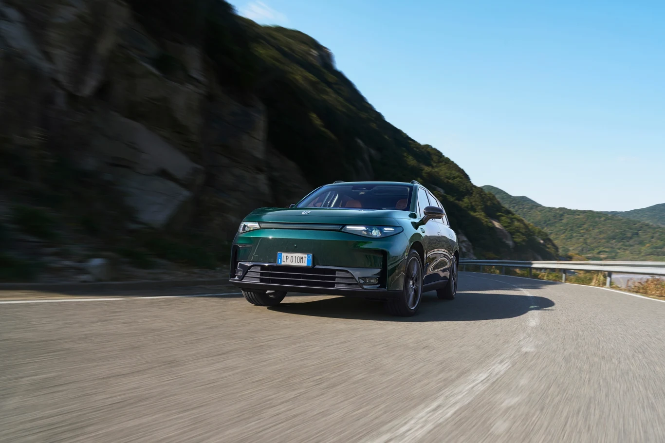 Na miejskim model elektryczny T03 producent udziela 3-letniej gwarancji z limitem 100 tys. km, SUV C10 ma o rok dłuższe świadczenia gwarancyjne, z tym samym limitem przebiegu.