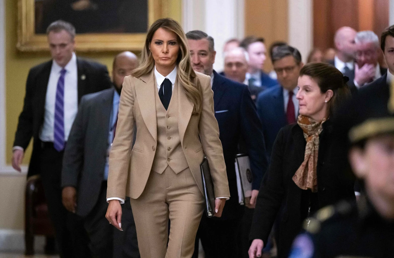 Melania Trump w modnym, świetnie skrojonym garniturze Melania Trump w modnym, świetnie skrojonym garniturze