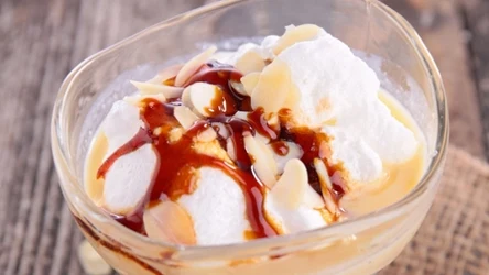 Kogel mogel był jednym z popisowych deserów w czasach PRL-u