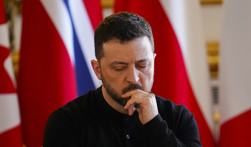 Wołodymyr Zełenski staje w obliczu bardzo trudnej sytuacji po wstrzymaniu przez USA pomocy wojskowej Wołodymyr Zełenski staje w obliczu bardzo trudnej sytuacji po wstrzymaniu przez USA pomocy wojskowej